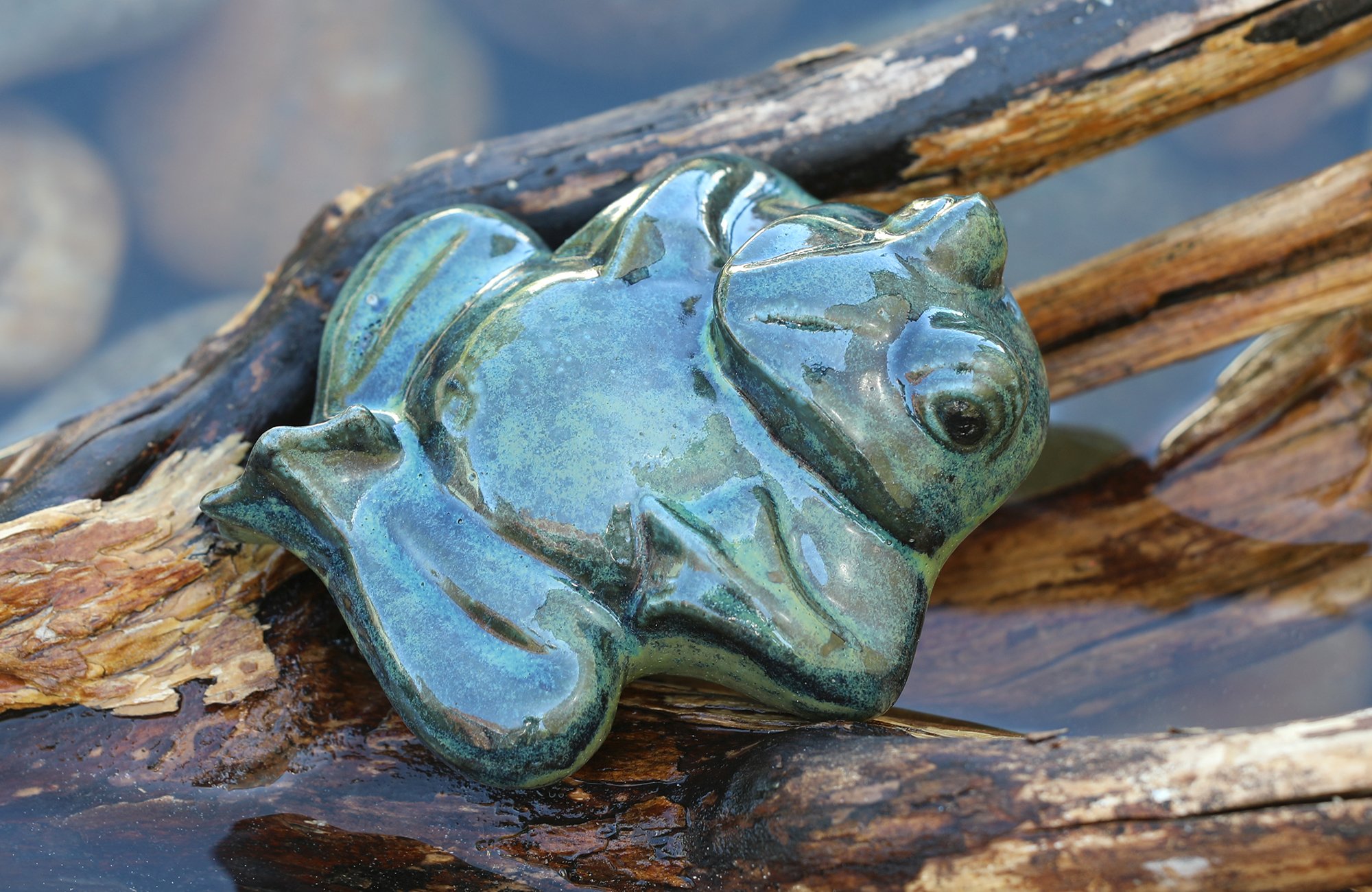 Keramik Schwimmtier "Kleiner Frosch" Rückenschwimmer