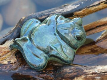 Keramik Schwimmtier "Kleiner Frosch" Rückenschwimmer